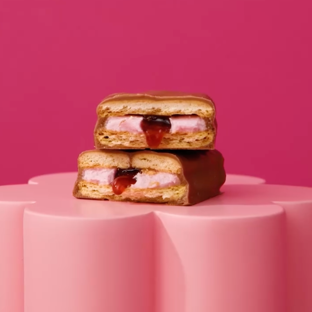 Arnott’s Tim Tam 覆盆莓椰香巧克力餅乾
