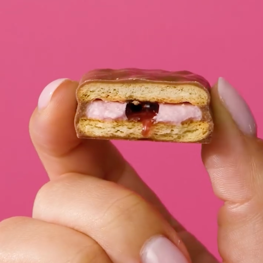 Arnott’s Tim Tam 覆盆莓椰香巧克力餅乾